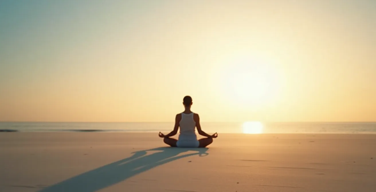 Personne méditant dans un environnement naturel apaisant au lever du soleil