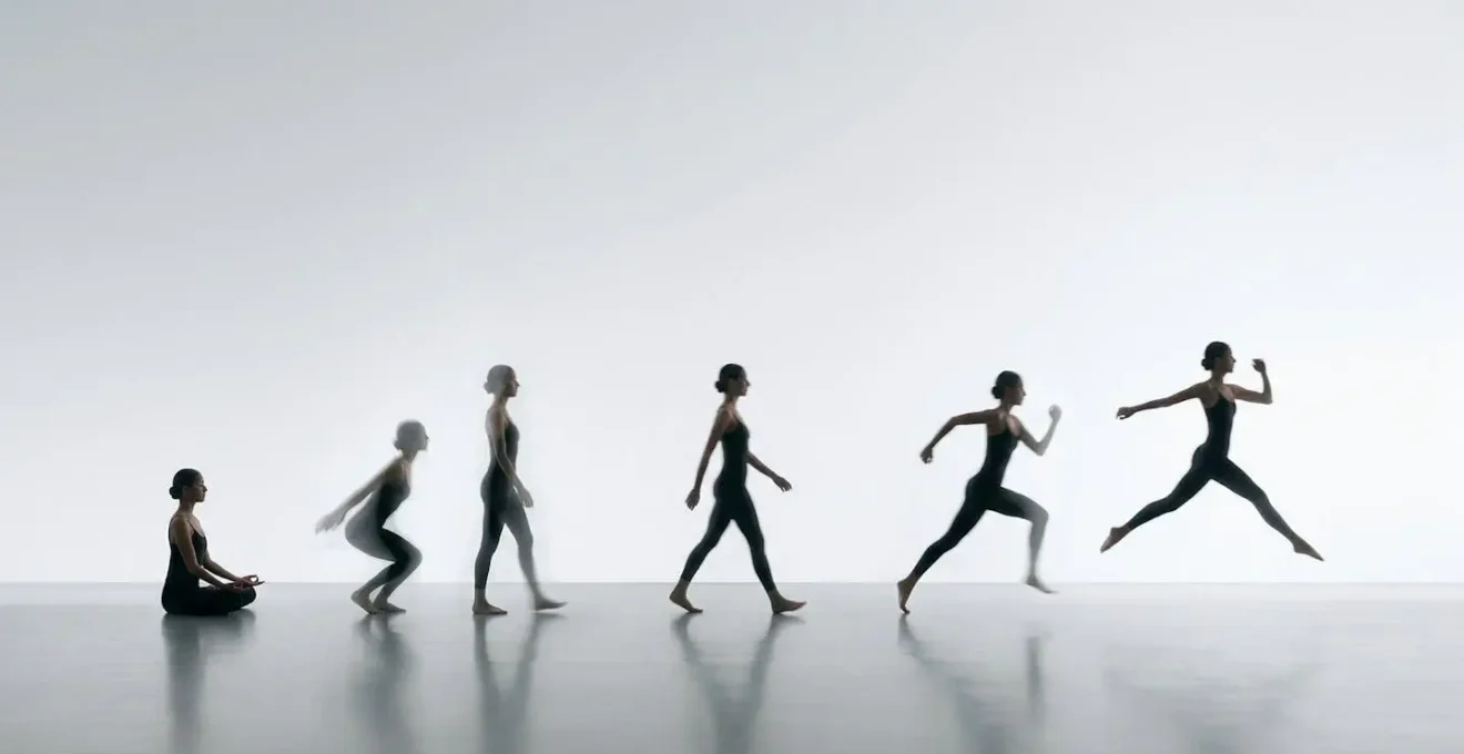 Silhouette humaine en mouvement capturée dans différentes phases d'action comme une chronophotographie